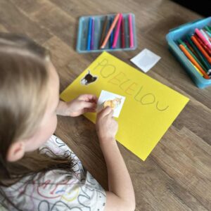 Steunstickers Poezelou